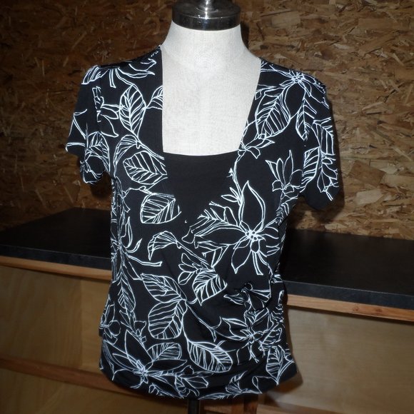 Covington Black/White Leaf Design Short Sleeve Blouse - Picture 1 of 7